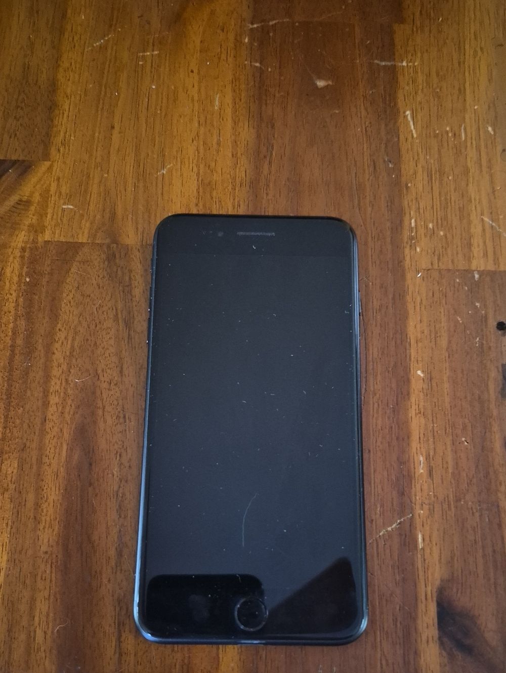 Apple iPhone 7. Unlocked. Works Great. Includes Otter Box Cover - Picture 2 of 7